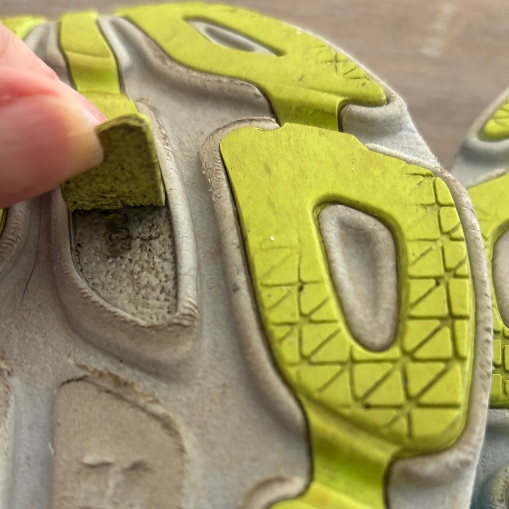 Hoka Women's Bondi 8 Athletic Shoes in size 9D - Picture 13 of 14